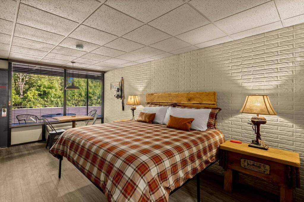 Stonegate Lodge Bed, Wifi, 50In Roku Tv, Salt Water Pool Room #109 Eureka Springs Exteriör bild