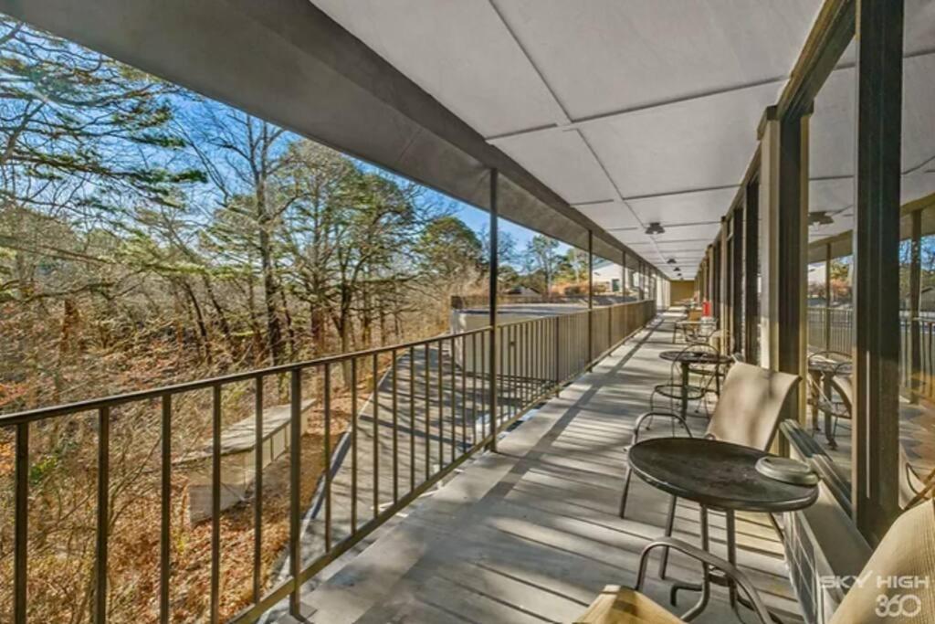 Stonegate Lodge Bed, Wifi, 50In Roku Tv, Salt Water Pool Room #109 Eureka Springs Exteriör bild