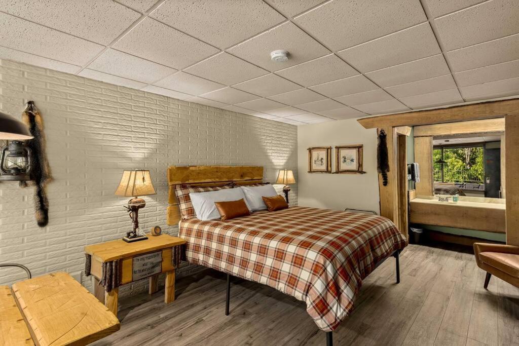 Stonegate Lodge Bed, Wifi, 50In Roku Tv, Salt Water Pool Room #109 Eureka Springs Exteriör bild